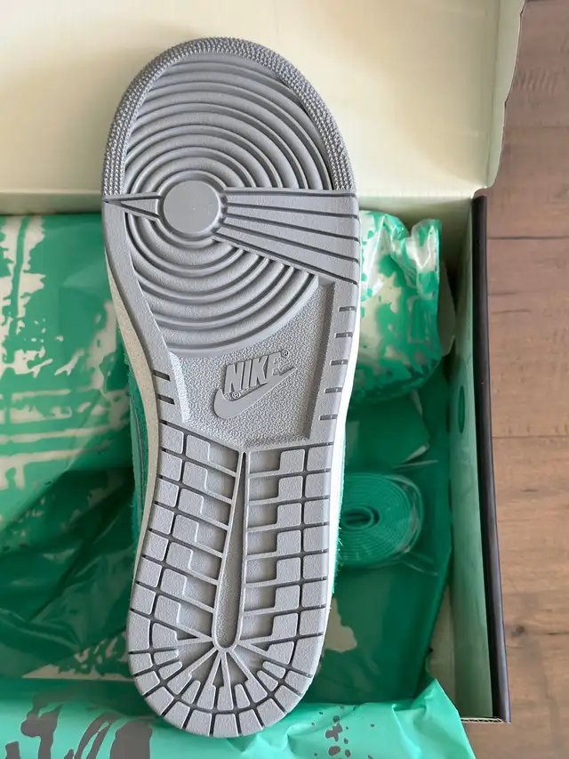 DS Nike Jordan Air Ship PE SP Corporate Got 'Em Size 9.5 in Men's Shoes in City of Toronto - Image 9