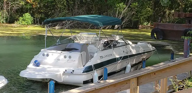 2004, 23' Larson Escape 234 Deck Boat in Powerboats & Motorboats in Windsor Region - Image 2