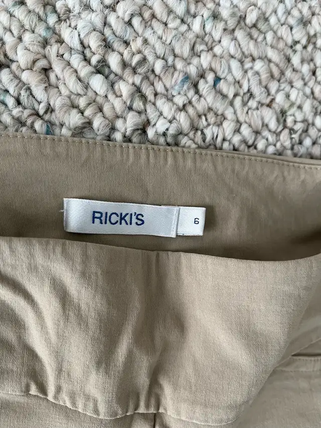 Ladies knee length shorts  in Women's - Bottoms in Barrie - Image 3