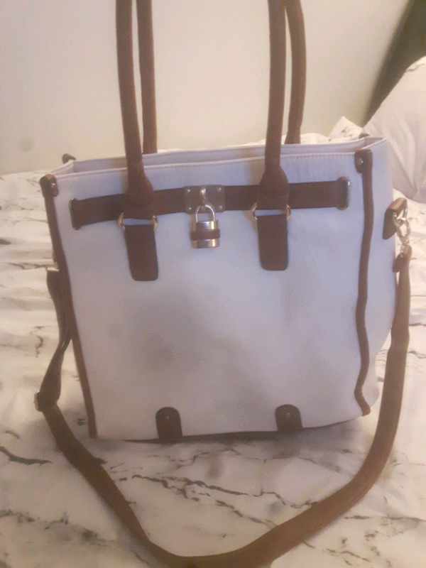 CUTE PURSE $25 in Women's - Bags & Wallets in Kitchener / Waterloo - Image 2