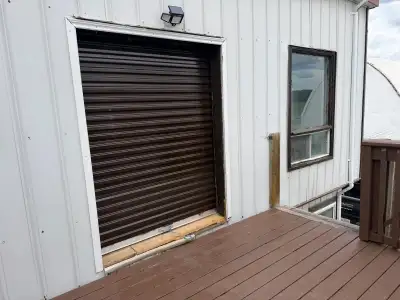 Great Location And Space, Located Near Busy Hwy 400/89. Easy Access To Hwy. Total 1200sqft Storage S...