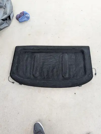 Bonjour, Je vend un cache bagage pour Kia Seltos 2021 en terres bon etats. Je demande 75$ et ce prix...