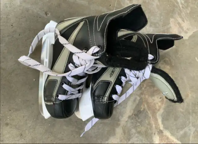 hockey skates kids (size 12) in Skates & Blades in Kitchener / Waterloo - Image 3