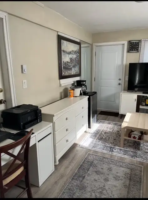 FURNISHED, BRIGHT PRIVATE ROOM. in Room Rentals & Roommates in North Shore - Image 2