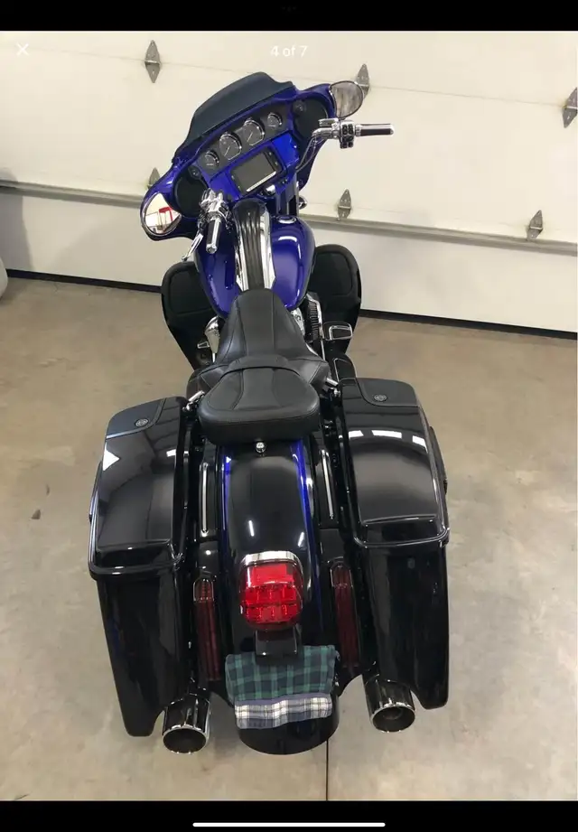 Harley-Davidson CVO StreetGlide (9,400 kms) in Sport Touring in Ottawa - Image 5