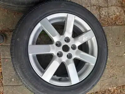 1 Pneu et mag etat neuf, 225/55/17 NISSAN ALTIMA Jamais utiliser