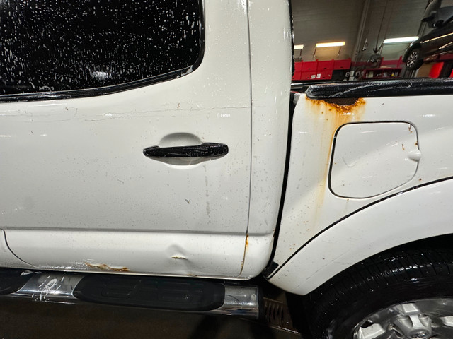 2007 Toyota  Tacoma in Cars & Trucks in Calgary - Image 4