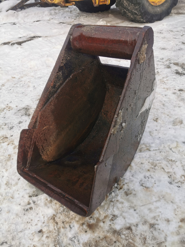 Excavator / Backhoe Bucket in Heavy Equipment Parts & Accessories in North Bay