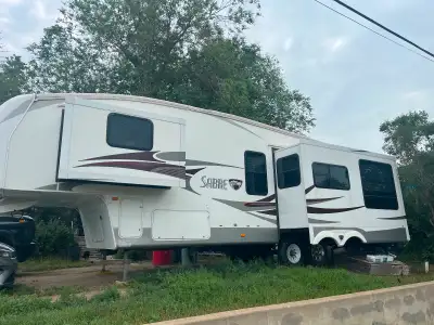 2010 palamino sabre has 2 slides and tons of space and storage. Fireplace, ceiling fan, pull out cou...
