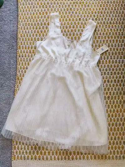 NEW VERA WONG WEDDING DRESS, View more