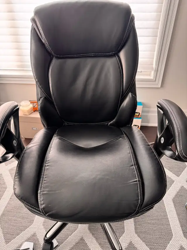 Black Office Chair in Chairs & Recliners in Markham / York Region - Image 2