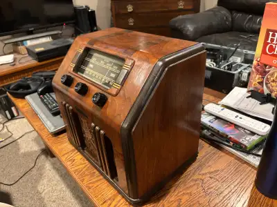 Tentatively SOLD, but not picked up yet. Check my other ads for more radios. I'm not sure of the mod...