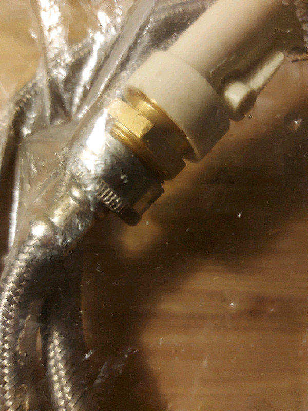 shower hose with adaptors for kitchen or laundry taps in Plumbing, Sinks, Toilets & Showers in Belleville - Image 2