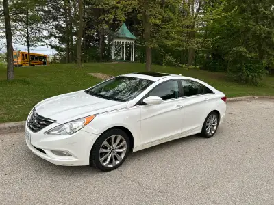 Hyundai Sonata limited with 2,18,000kms. Clean car with no accident. Used and maintained very well....