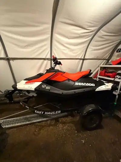 2024 spark trixx 1 up with audio bought in the late spring of 2025. Has the front storage compartmen...