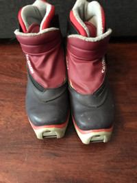 Salomon x-country classic boots, sz7 $5