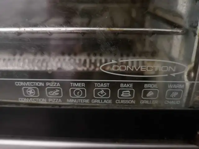 Black and Decker Toaster Oven larger size, pizza in Toasters & Toaster Ovens in Lethbridge - Image 4