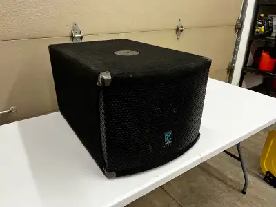 Good condition Yorkville Elite Subwoofer. The élite LS200P is an ultra-compact powered subwoofer tha...