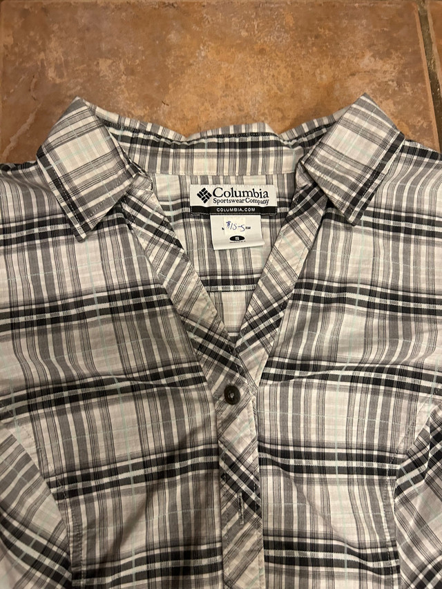 Columbia shirt blouse $15 size Small in Women's - Tops & Outerwear in Mississauga / Peel Region - Image 2