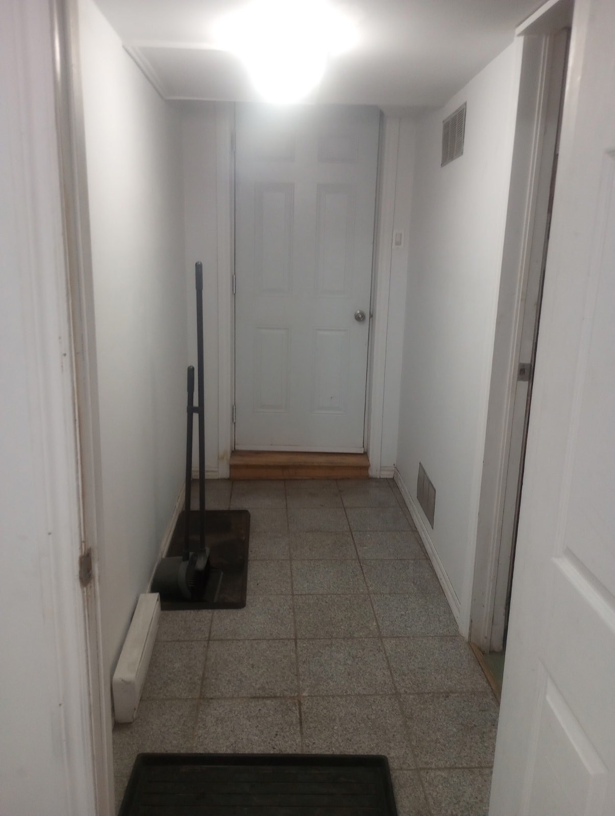 3 1/2 PIERREFONDS, MONTREAL, FOR RENT — photo 1