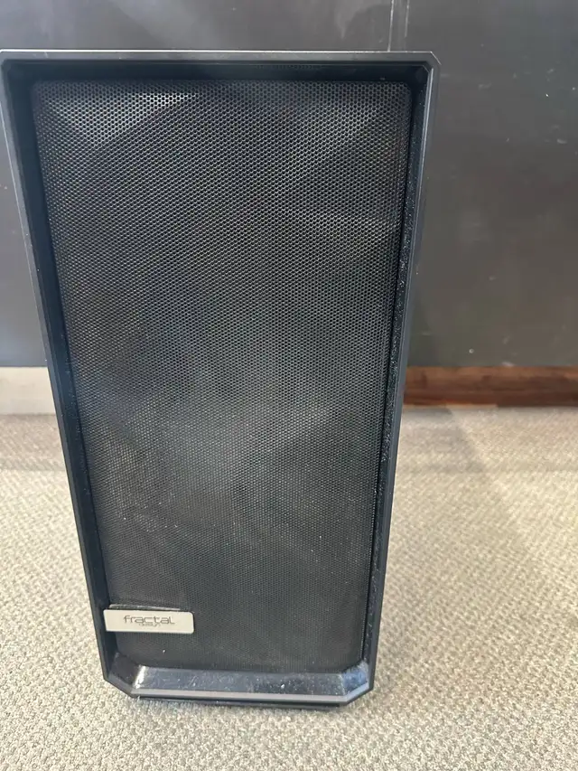 Meshify C Computer Case in Desktop Computers in Windsor Region - Image 2