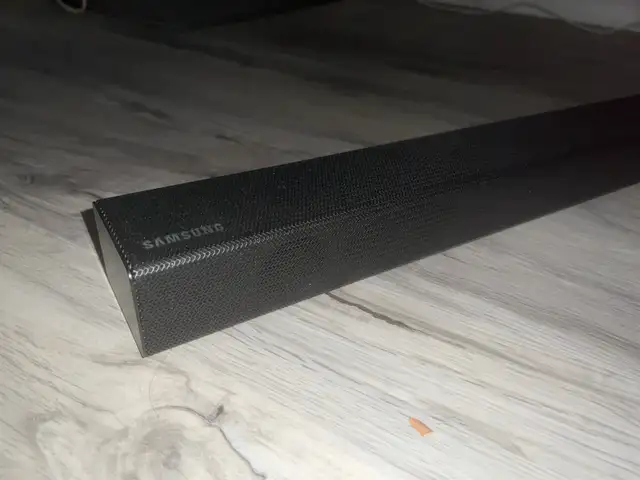 Samsung HW-K430 2.1 Soundbar w/ Subwoofer & Remote in Stereo Systems & Home Theatre in Mississauga / Peel Region - Image 2