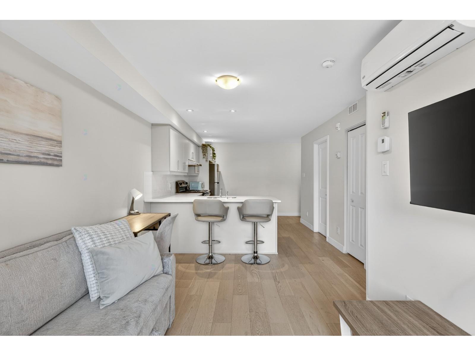 Magnifique condo 3½ clé en main –Tout meublé - Ville Marie — photo 2