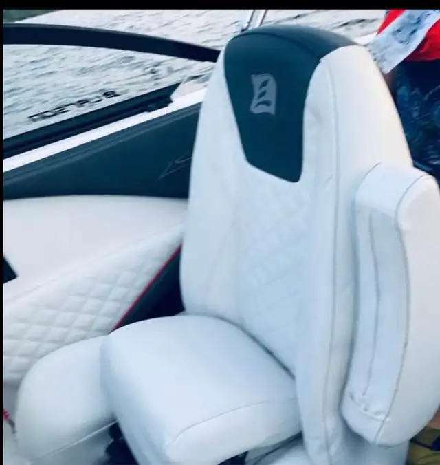 21 ft Larsen LSR 2000 speed boat in Powerboats & Motorboats in Saint John - Image 9