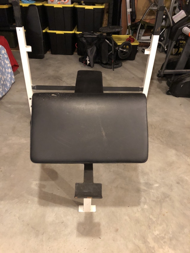 Bench press, preacher curl, leg extension/curl Exercise Equipment