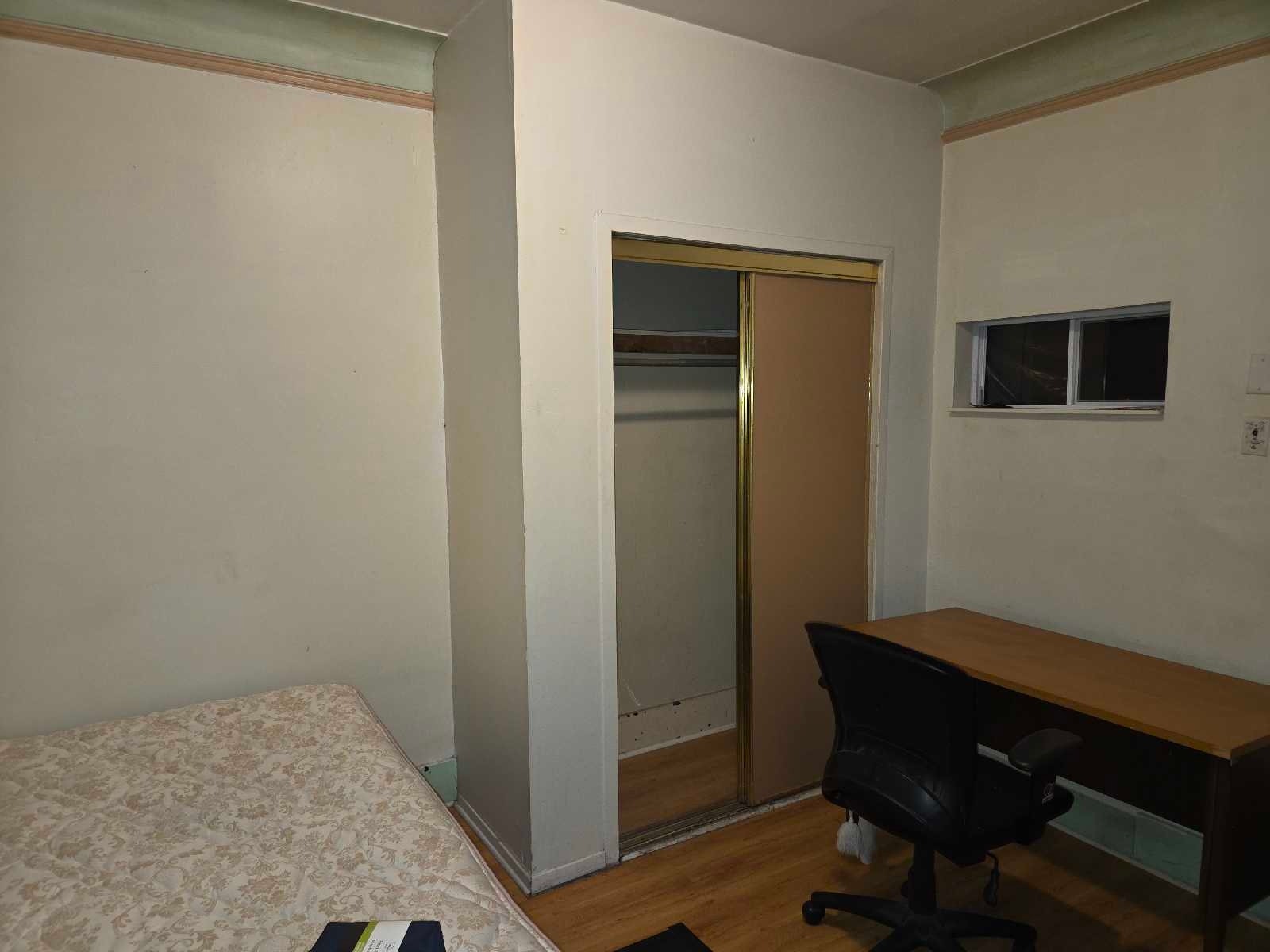 Furnished room for rent in NDG — photo 3