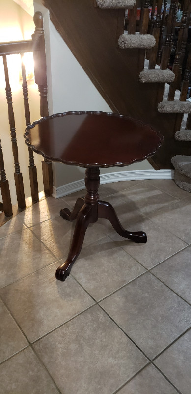 NIAGARA solid Mahogany round table in Other Tables in Ottawa