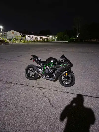 Kawasaki Ninja h2 carbon No trades Van demon exhaust Carbon fiber parts Valve clearance done Stock p...