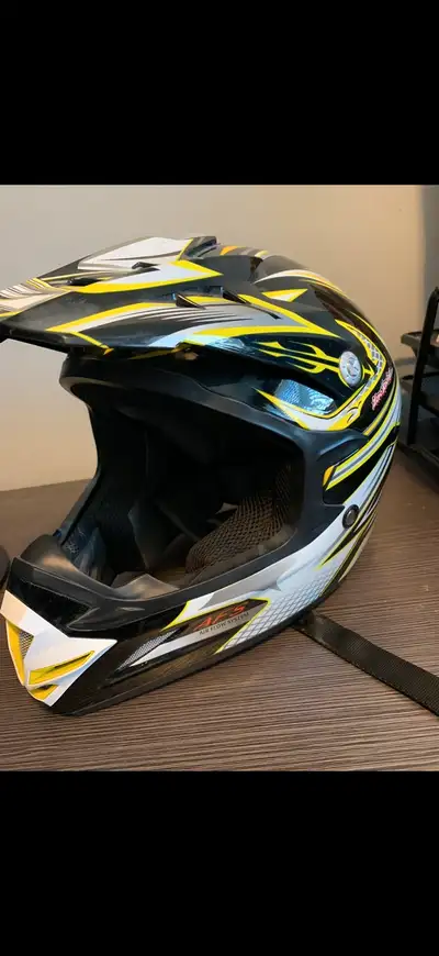 Older helmet, I haven’t used it in a long time, it could be good for guests or to have an extra. It...