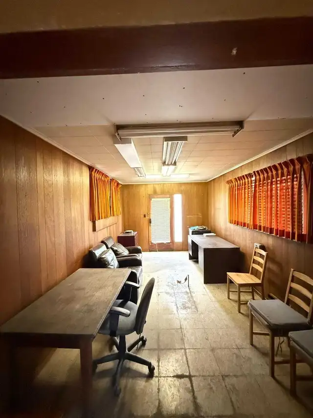 Shop warehouse For rent in Commercial & Office Space for Rent in Cambridge - Image 10