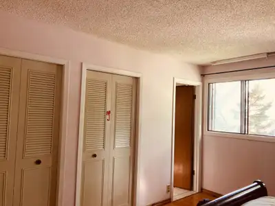 Edgemont NW UPSTAIRS 3 bedrooms 2 bathrooms in a 4-level split single family house are available. De...