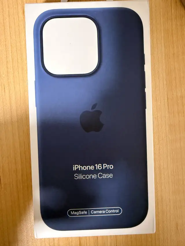 Apple iPhone 16 pro Silicone Case in Cell Phone Accessories in Mississauga / Peel Region - Image 2