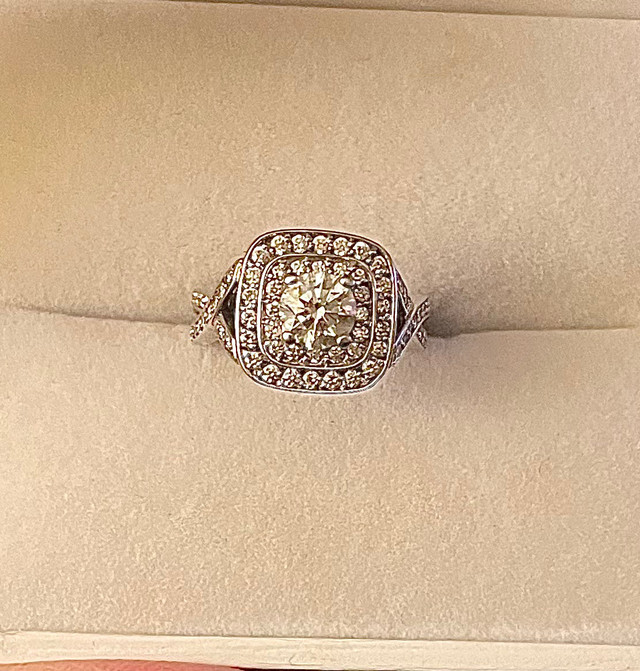 14k .73 VS diamond brilliant cut / VS diam. halo engagement ring in Jewellery & Watches in Cambridge - Image 3