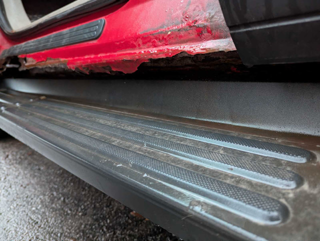 2012 Ford expedition, low km, running, some rust in Cars & Trucks in Markham / York Region - Image 3