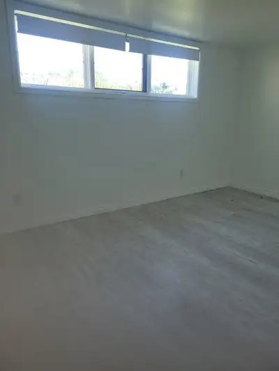 Room for rent in Guelph, $825 for a month, Near zehrs, Good Life Fitness, Food Basics TD... includes...