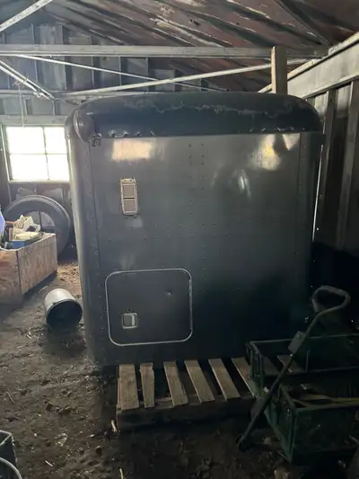 Nice 63 inch flattop sleeper $offers Full set of fenders with brackets $offers