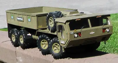 Modèle Unique...Super Gros Camion "Oshkosh" d'armée...Tout Polystyrène...8 roues motrices...4 roues...