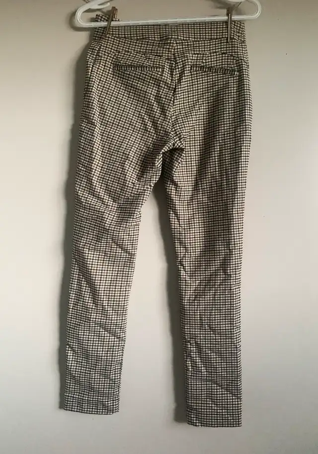 Dress pants in Women's - Bottoms in Kamloops - Image 3