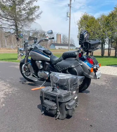 900 Vulcan in excellent condition. Comes with extra touring luggage and cover. Additional driving li...