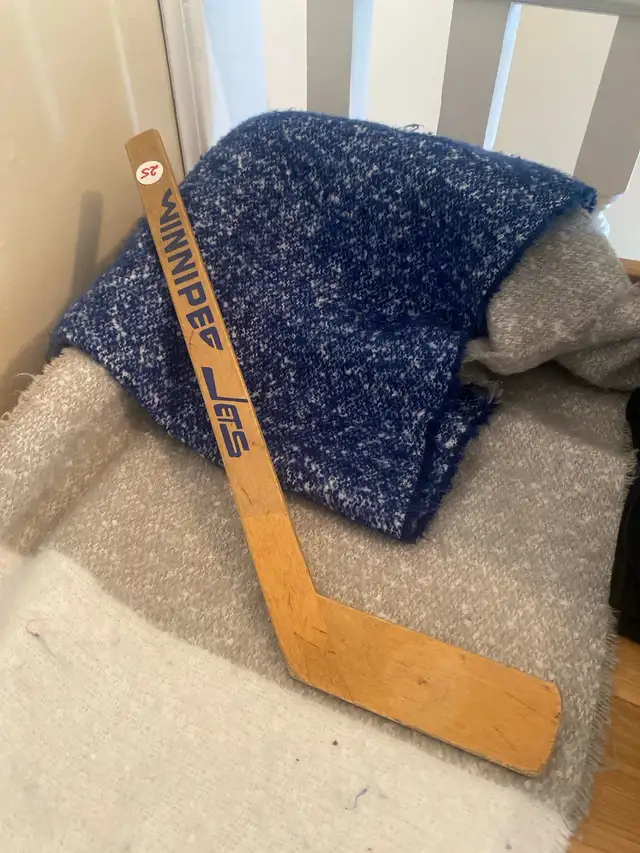 Winnipeg Jets Mini Hockey Stick in Hockey in Winnipeg - Image 2