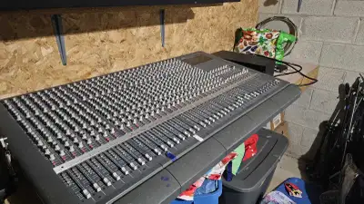 Amazing mixer that brings analog warmth to everything you put through it. Comes with the external po...