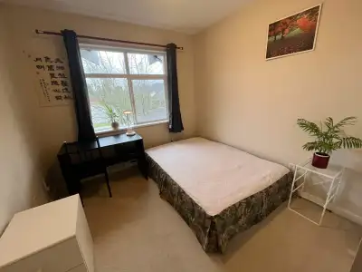 [Richmond] $925 All-Inclusive! Sunny Furnished Bedroom in 1,600 sq.ft. Townhouse (Walk to Garden Cit...