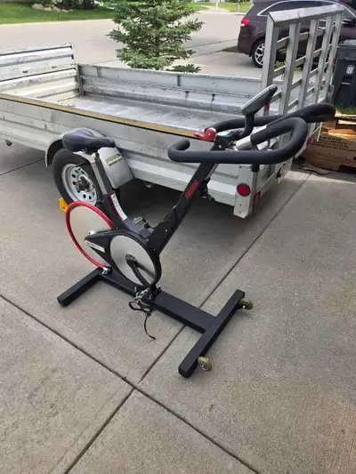 Keiser M3 Plus Spin Bike Adjustable handles and seat No issues perfect spin bike They retail for $32...