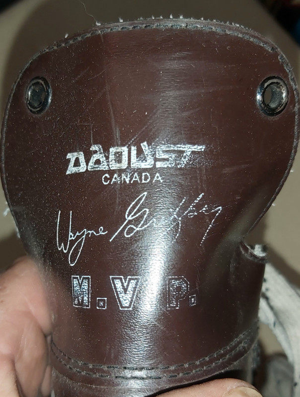 Vintage skates - Gretzky/Hull/CCM/Bauer in Arts & Collectibles in Red Deer - Image 2