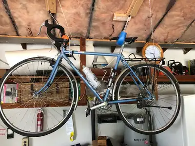Miyata 21 speed touring bike for long distance travel. This adult bike is made using a high-tensile...