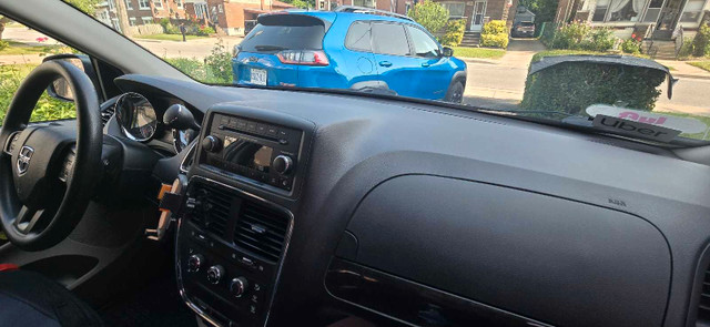 Dodge grand caravan 2020 stow n go in Cars & Trucks in St. Catharines - Image 3
